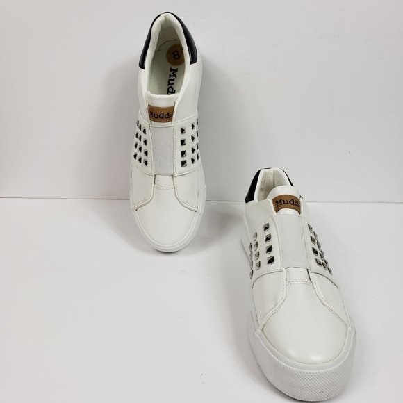 MUDD WOMEN BEYLEY WHITE W/METAL STUDS SIZE 8 - Picture 3 of 10